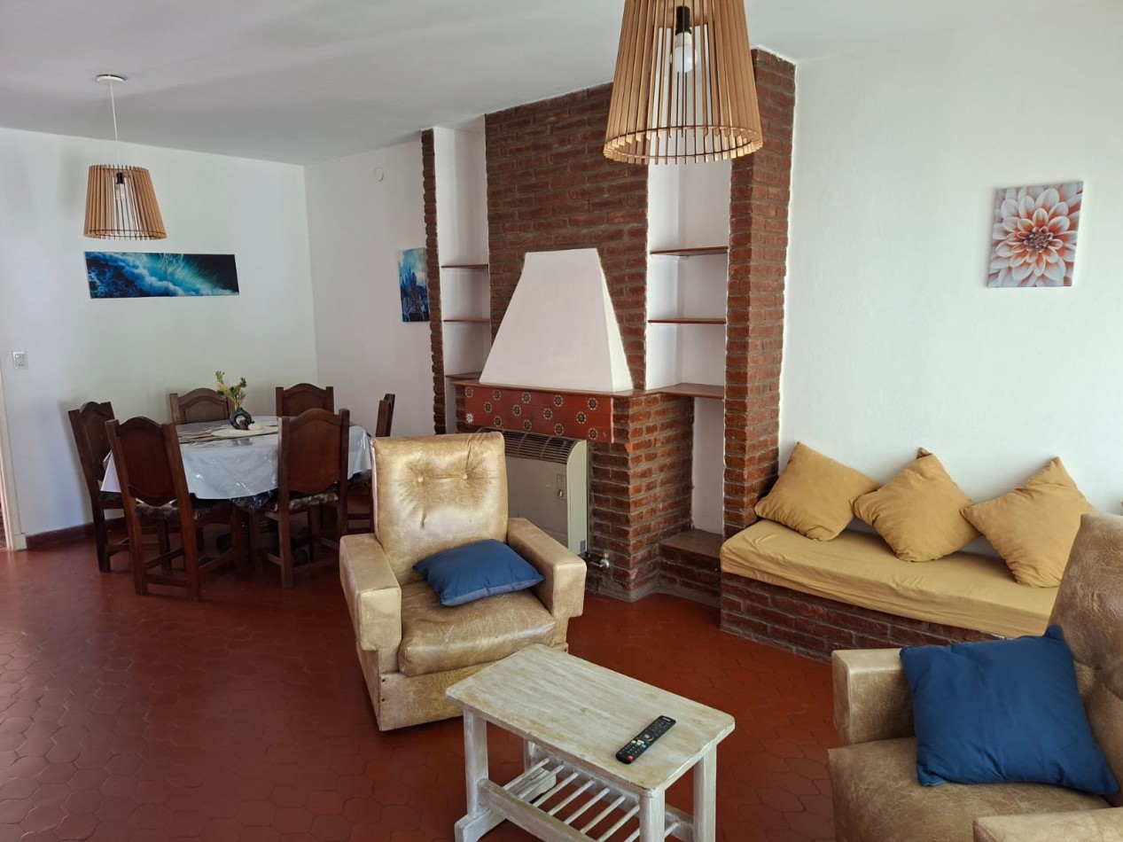 Casa en venta 4 ambientes con cochera y gas natural en Villa Gesell zona centro