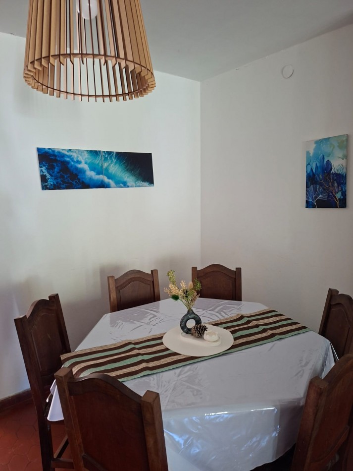 Casa en venta 4 ambientes con cochera y gas natural en Villa Gesell zona centro