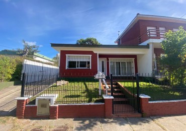 Casa en venta 4 ambientes con cochera y gas natural en Villa Gesell zona centro