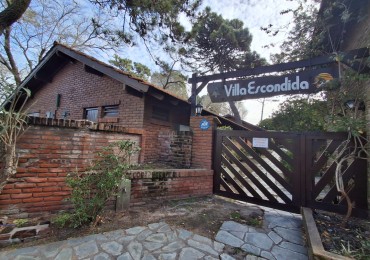 Casa en venta 4 ambientes en Villa Gesell zona centro en complejo cerrado.