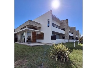 Departamento2 ambientes en venta en Las Gaviotas con cochera